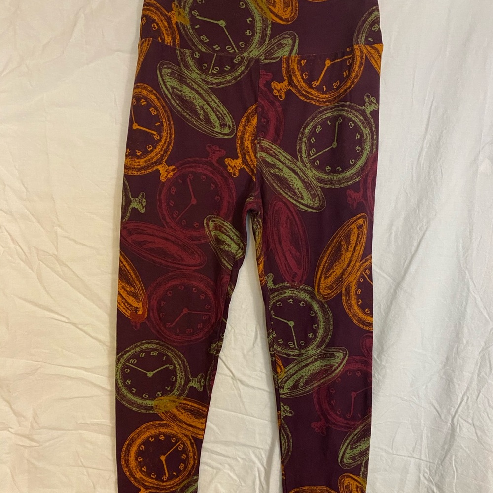 LuLaRoe leggings featuring clocks size OS HTF!